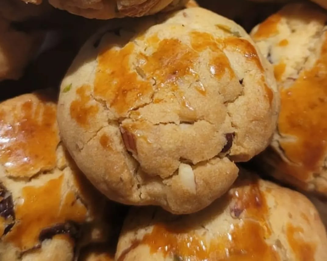Golden Nuts Cookies (20 Pcs)